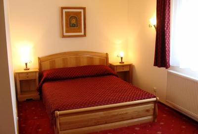 Super proprietate, :  hotel de 4 stele , 19 camere la cheie, teren 6200 mp - 7