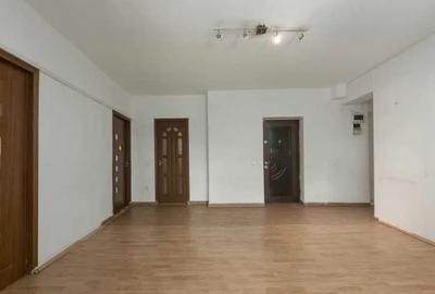 Apartament cu 3 camere decomandat în Unirii