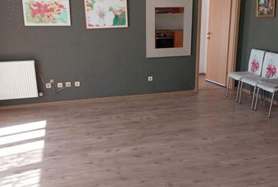 Apartament cu 2 camere semidecomandat, mobilat în Titan