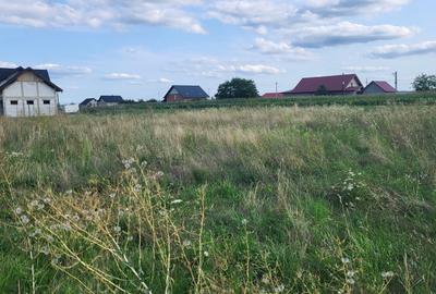 Loc de casa la intrare in Curtesti - 1