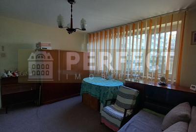 Apartament 3 camere, et 4/8, Bd.Republicii - Mega Image - 65000 euro