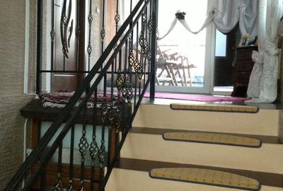 Casă individuală cu 7 camere în Scriitorilor