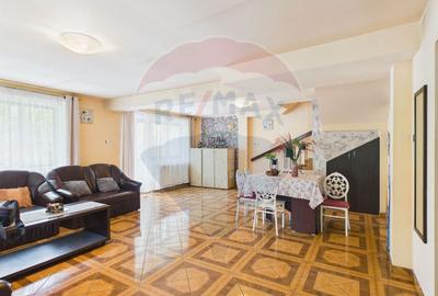Pensiune/casa montană 9 camere în Dâmbovicioara, comision 0% - 23
