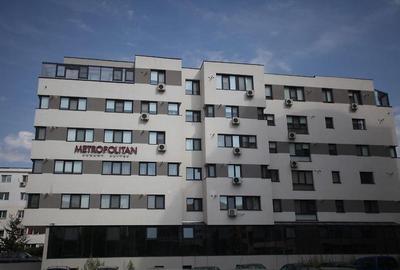 Apartament cu 3 camere semidecomandat în Podul de Fier