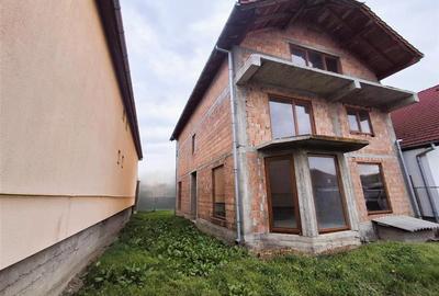 Casa individuala 5 camere 2 bai pivnita 380mp teren in Cisnadie - 1