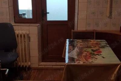 Apartament cu 3 camere semidecomandat, mobilat în Rahova