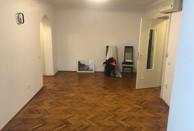 P-ta Victoriei/strada Mexic/metrou - 10