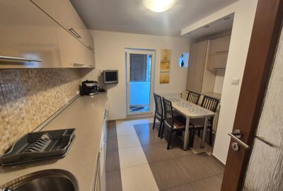 Închiriez apartament 2 camere Micro 4 - 6