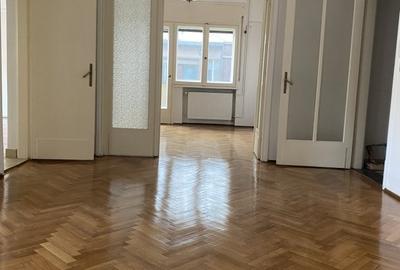 Apartament cu 4 camere circular în Moșilor