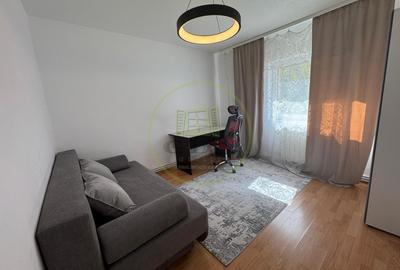 Apartament cu 3 camere decomandat, mobilat în Central