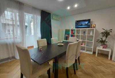 Apartament cu 4 camere semidecomandat în P-ța Sfântul Ștefan