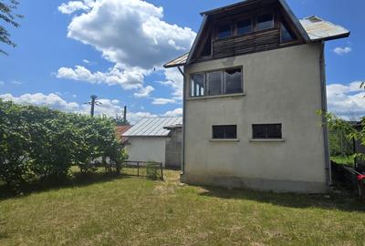 Brebu, Prahova,teren 2232mp + doua construcții în suprafață de 382mp, utilitati - 5