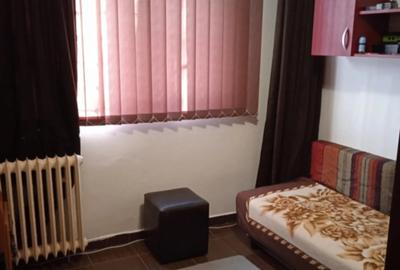 Apartament cu 3 camere semidecomandat în Titan