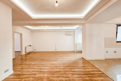 Apartament cu 3 camere decomandat în Aviației