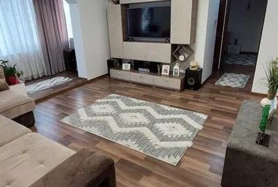 Apartament cu 3 camere semidecomandat, mobilat în Telegrafului