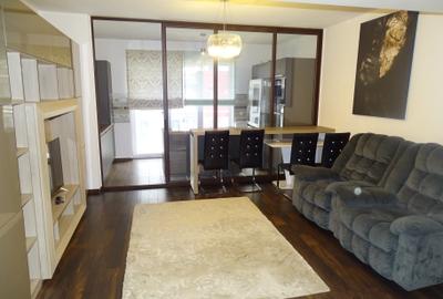 Inchiriez apartament DECOMANDAT 3 camere cu parcare si boxa - 1