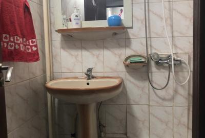 De vannzare 4 camere Zona Brancoveanu str: Izvorul Rece - 10