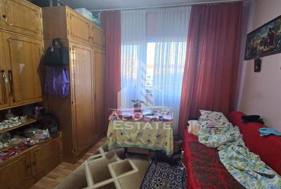 Apartament de vanzare cu 3 camere, centrala proprie, etaj 3, Lipovei - 4