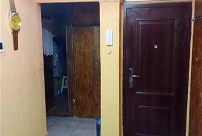 Apartament cu 3 camere semidecomandat în Olteniței