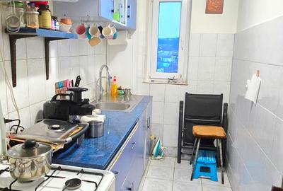 Apartament cu 3 camere decomandat, mobilat în Alexandru cel Bun