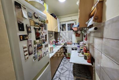 Apartament cu 4 camere, centrala proprie, etaj intermediar, zona Dacia - 4