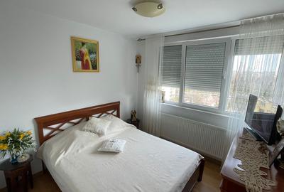 Apartament cu 3 camere semidecomandat în Drumul Taberei