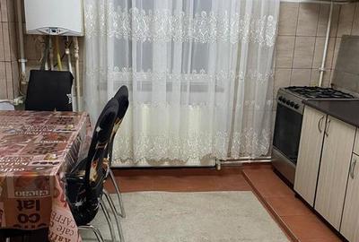 Apartament cu 3 camere semidecomandat în Soarelui