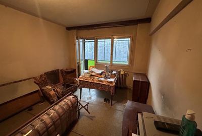 Apartament cu 3 camere decomandat în Drumul Taberei