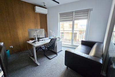 Apartament cu 4 camere semidecomandat, mobilat în Central