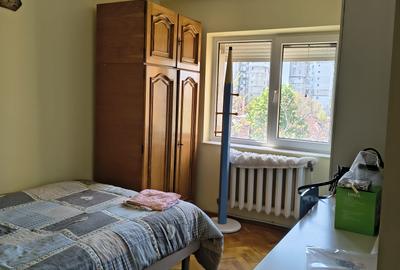 Apartament cu 3 camere Zona centrala Str. Bucegi Liceul de Arte etaj 3 , 2 balc - 5