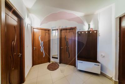 Apartament cu doua camere si loc de parcare in zona Micalaca - 11