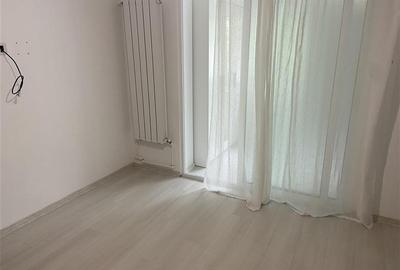 Apartament 3 camere , zona centrala Inspectoratul Scolar,  et 4 4, decomandat , - 9