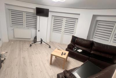 Apartament 3 camere de vanzare in Decebal - 1