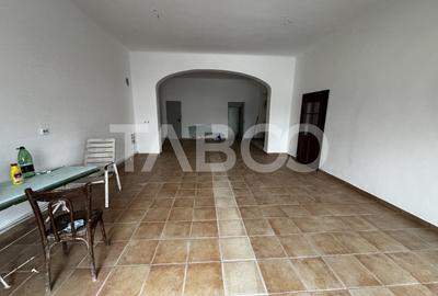 Spatiu comercial 50 mp de inchiriat in centrul Cristianului cu vad bun - 1