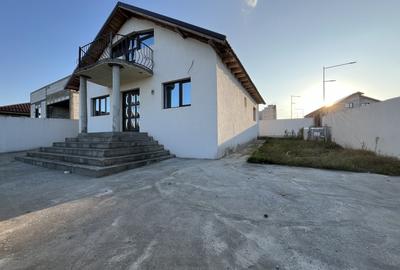 Casă individuală cu 5 camere în Valu lui Traian
