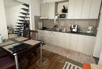 Casă cu două corpuri independente, ideală pentru locuit și închiriere - 1