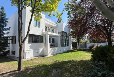 Casă individuală cu 8 camere în Iancu Nicolae