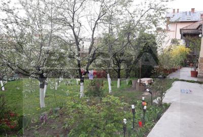 Oaza de liniste in inima orasului – apartament de 3 camere la casa - 1