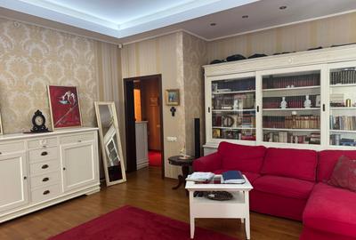 Vând apartament cu 3 camere , et 1, bd Ferdinand - 4