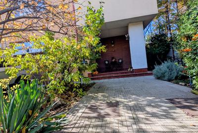 Izbiceni-Coralilor-Damaroaia,eleganta si robusta,cu garaj,curte intima,vegetatie - 1