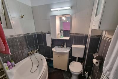 Apartament cu 3 camere decomandat în Abator