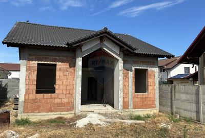 Casă individuală cu 5 camere în Livada