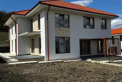 Casa Tip Duplex parter+etaj,120 mp utili,400 mp de teren, situata in Chinteni! - 2
