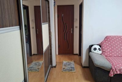 Apartament 3 camere Piața Progresul, 50 mp, centrală proprie, etaj 2/10 - 10