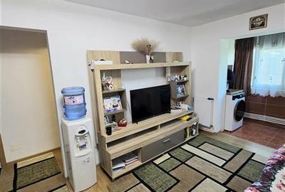 Apartament cu 3 camere semidecomandat, mobilat în Km 4-5