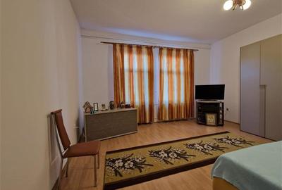 Casa P+E, suprafata utila 446.66 mp, teren 866, pretabila - clinica, restaurant, - 4