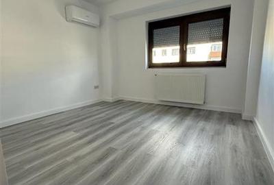 Decomandat cu 2 băi și 2 balcoane, renovat complet nou - 1