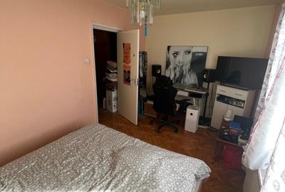 Apartament 2 camere, str. Cometei, etaj 1/4, semidecomandat, balcon spatios. - 9