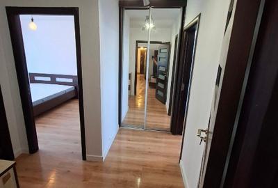 Particular inchiriez 3 camere Metrou Obor - 1