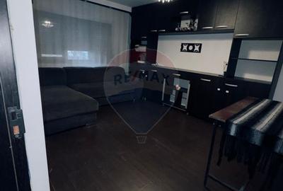 Apartament cu 4 camere decomandat, mobilat în 1 Mai